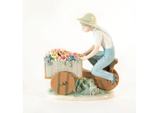 BOY W-TRICYCLE & FLOWERS