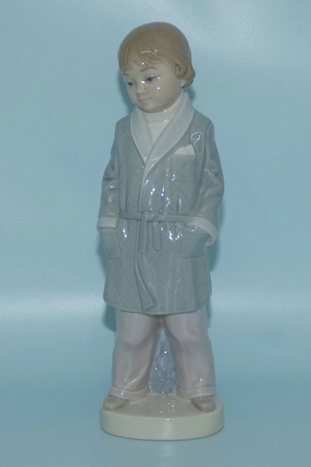 BOY W/SMOKING-JACKET Gloss